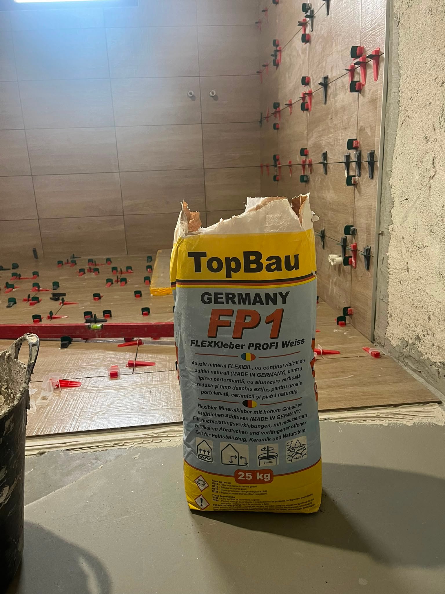 987 Baie Arad folosind adezivul flexibil Top FP 1 - foto 1