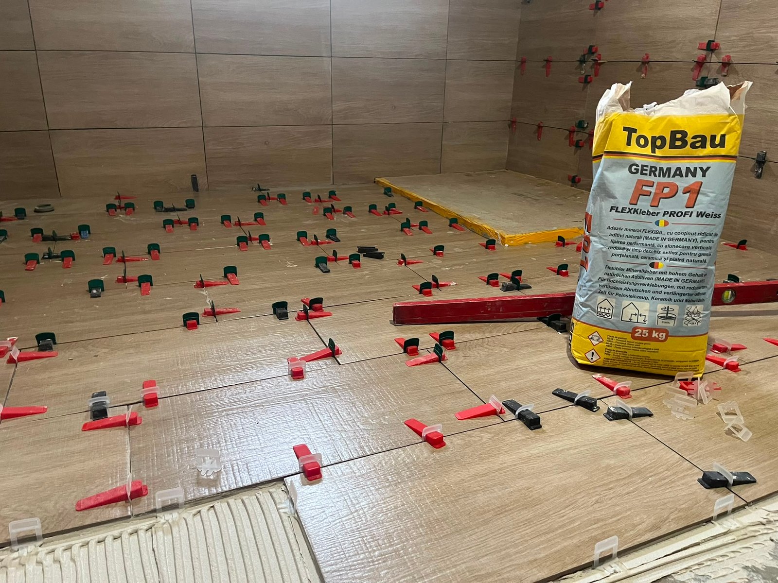 987 Baie Arad folosind adezivul flexibil Top FP 1 - foto 2